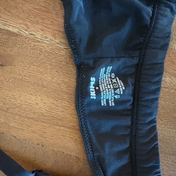 Skims fits everybody triangle bra black size M - Picture 6 of 6